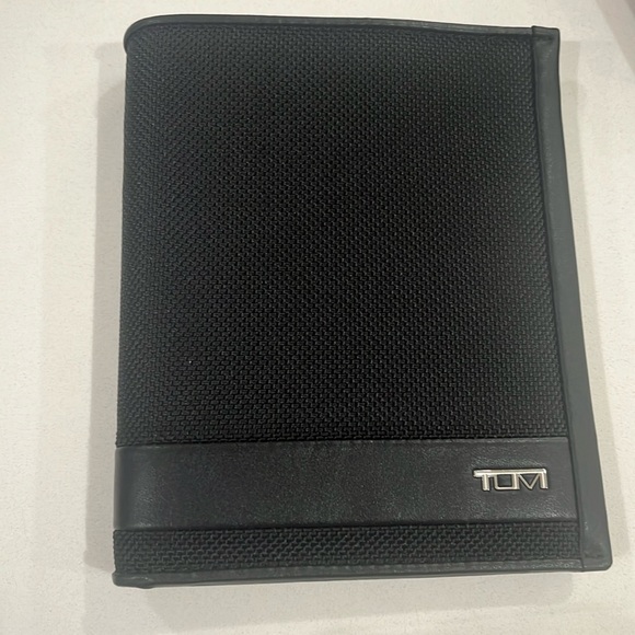 New in box Tumi passport cover travel wallet black - Picture 1 of 5
